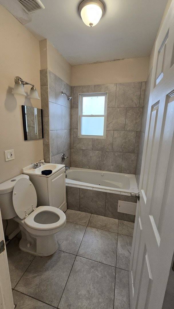 8551 South Manistee Avenue, Chicago, IL 60617