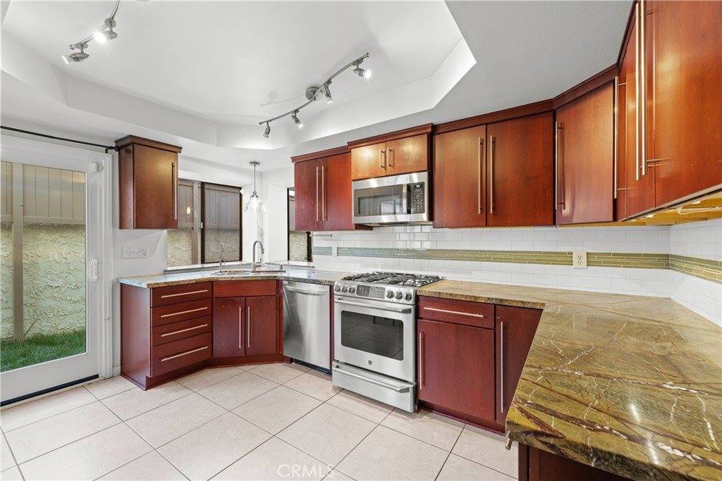 73 Paseo Esplendido, Camarillo, CA 93010