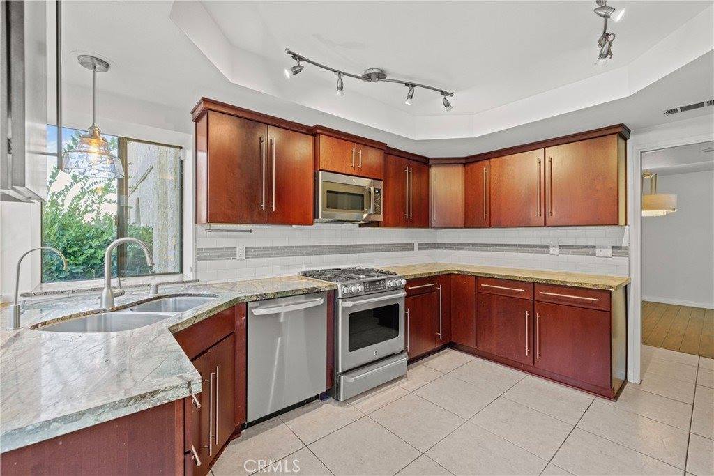 73 Paseo Esplendido, Camarillo, CA 93010