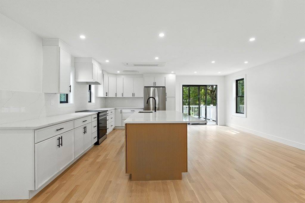 48 Lakeshore Dr, Westwood, MA 02090