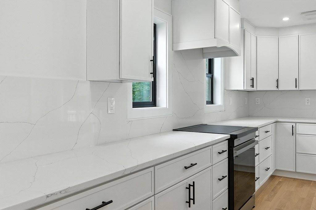 48 Lakeshore Dr, Westwood, MA 02090