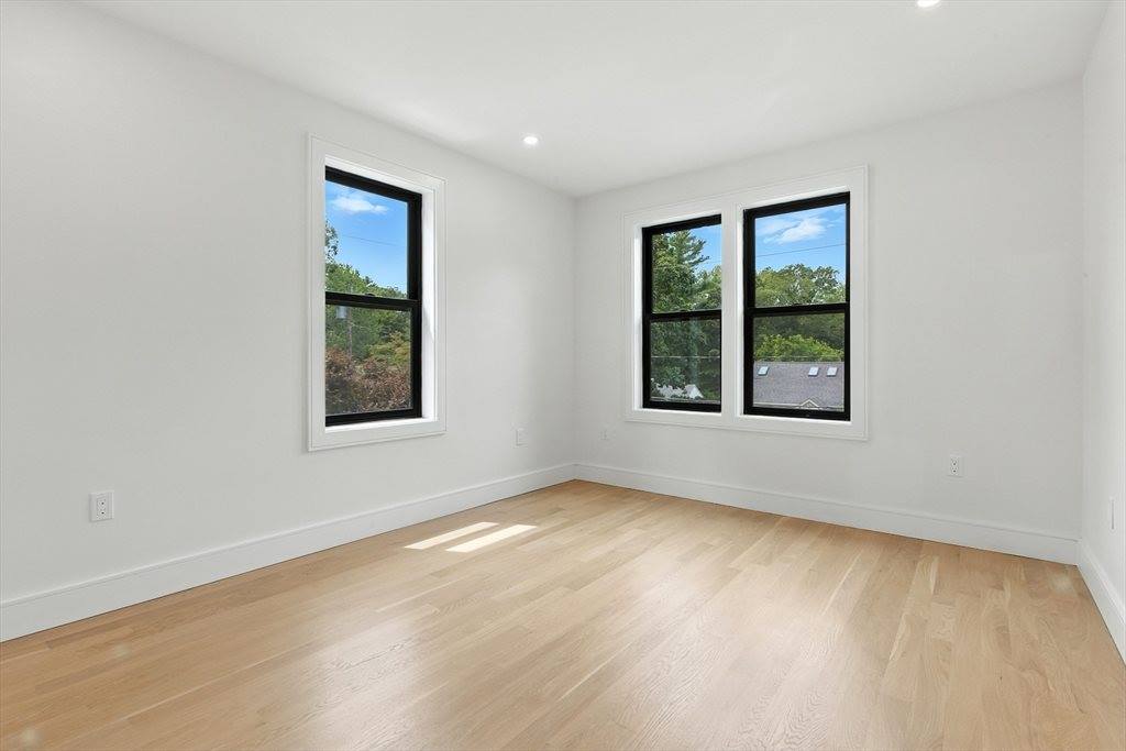 48 Lakeshore Dr, Westwood, MA 02090