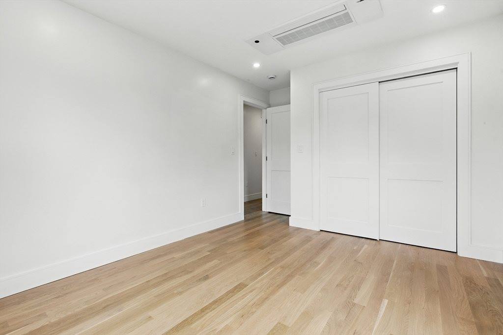 48 Lakeshore Dr, Westwood, MA 02090