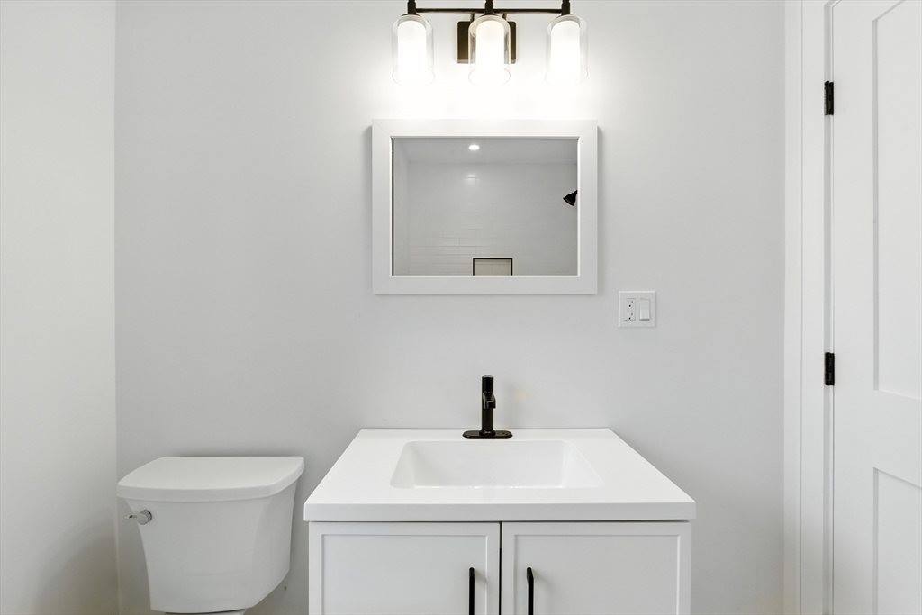 48 Lakeshore Dr, Westwood, MA 02090