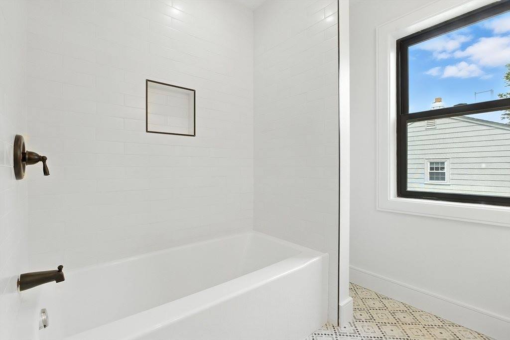 48 Lakeshore Dr, Westwood, MA 02090