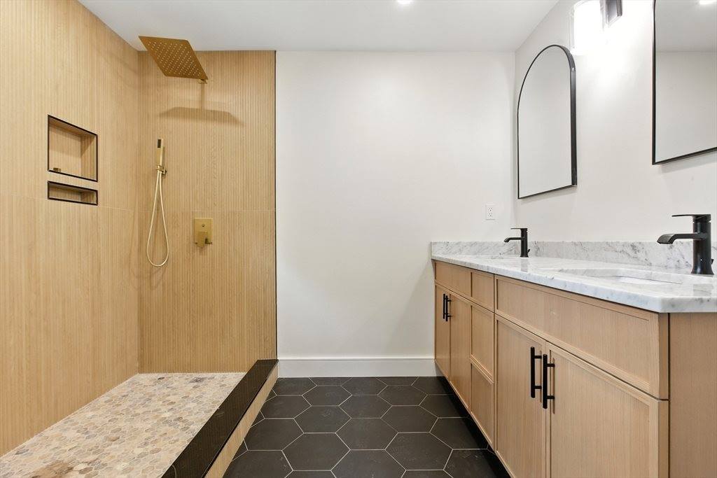 48 Lakeshore Dr, Westwood, MA 02090