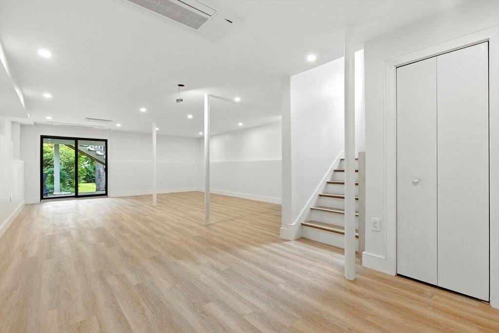 48 Lakeshore Dr, Westwood, MA 02090