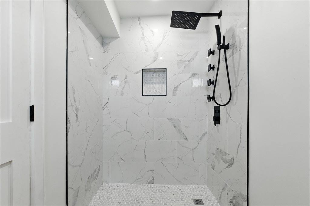 48 Lakeshore Dr, Westwood, MA 02090