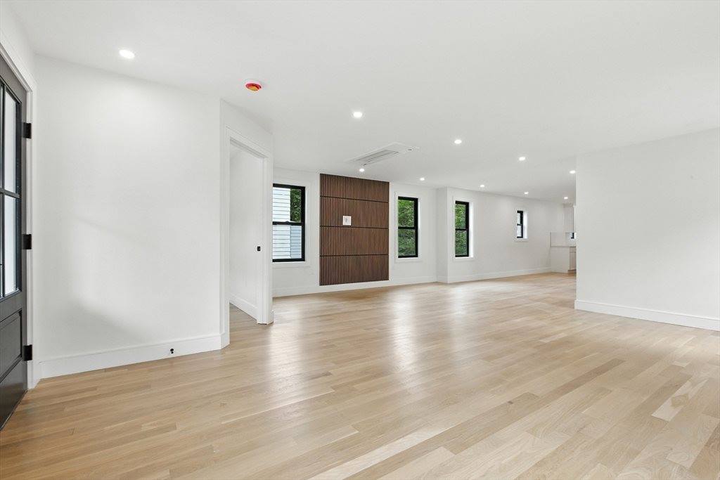 48 Lakeshore Dr, Westwood, MA 02090