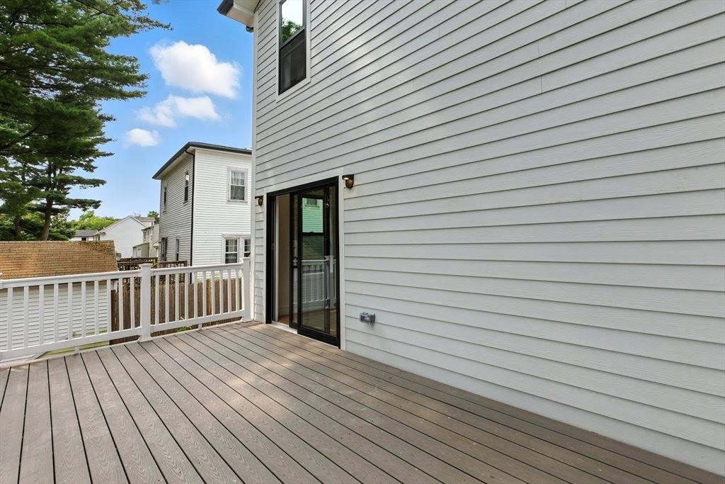 48 Lakeshore Dr, Westwood, MA 02090