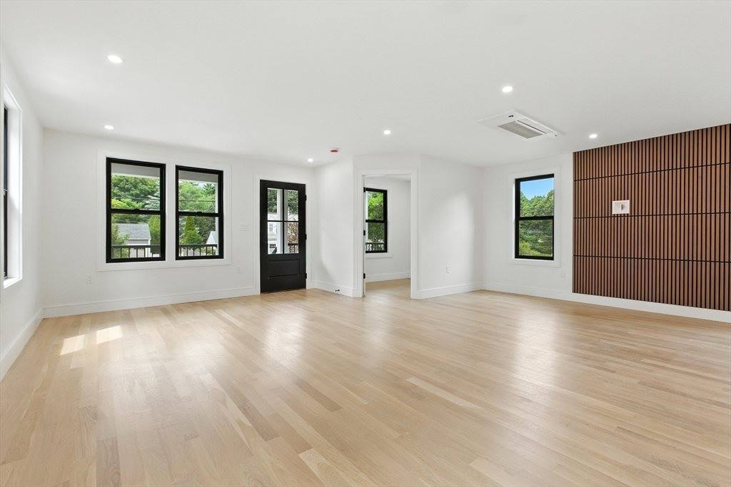 48 Lakeshore Dr, Westwood, MA 02090