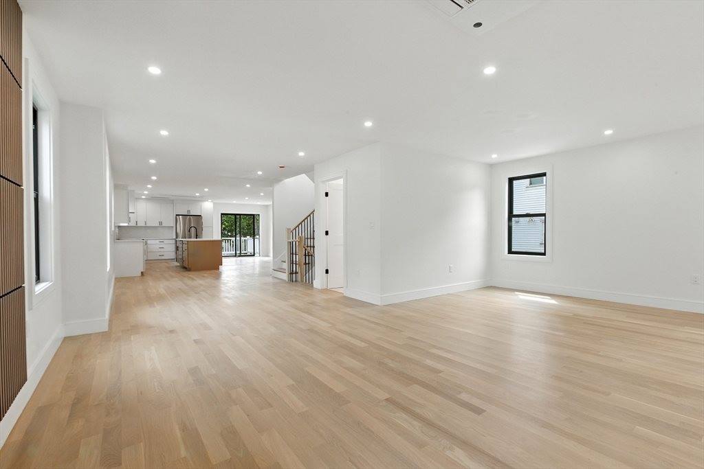 48 Lakeshore Dr, Westwood, MA 02090