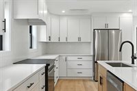 48 Lakeshore Dr, Westwood, MA 02090