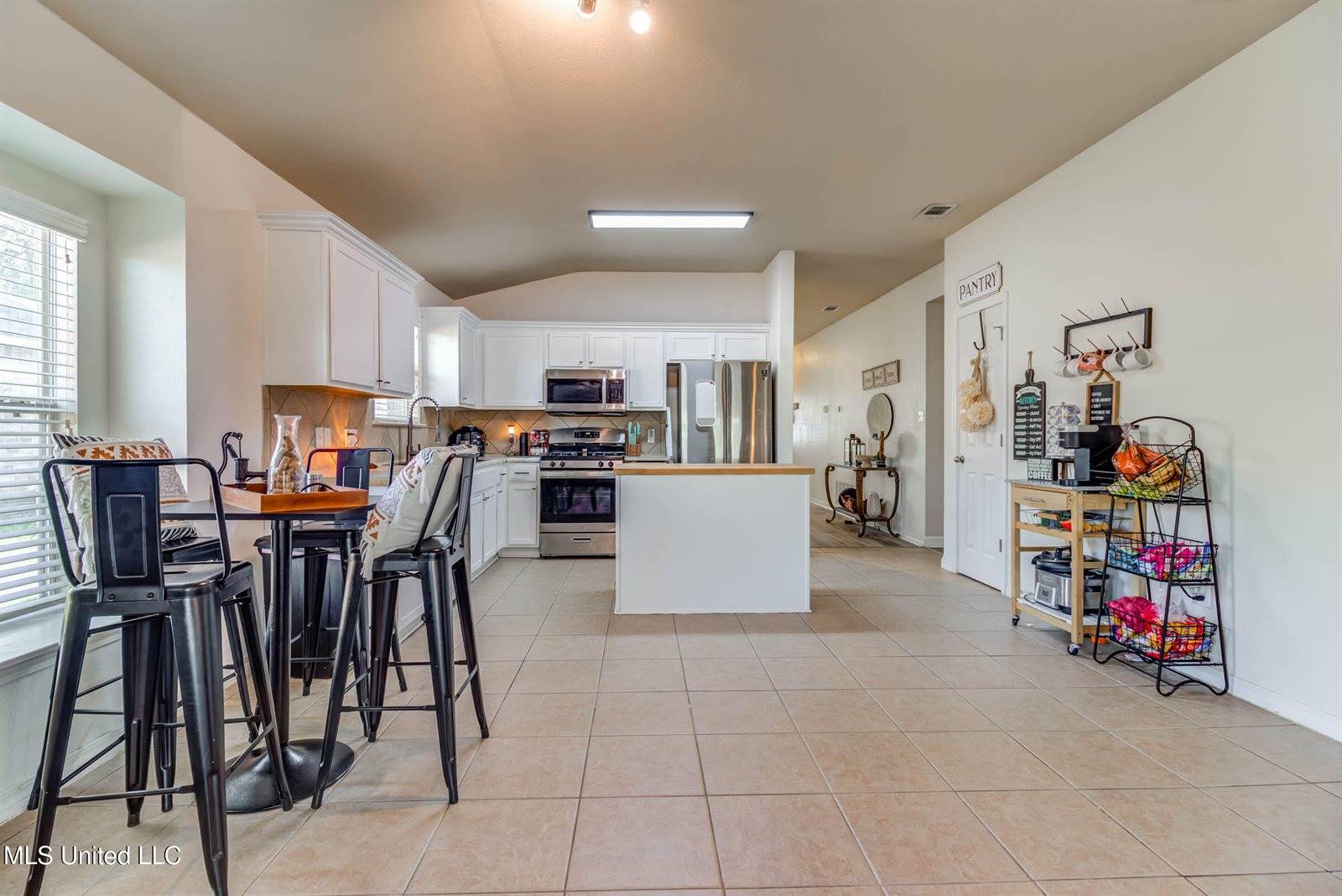 10219 English Manor Drive, Gulfport, MS 39503