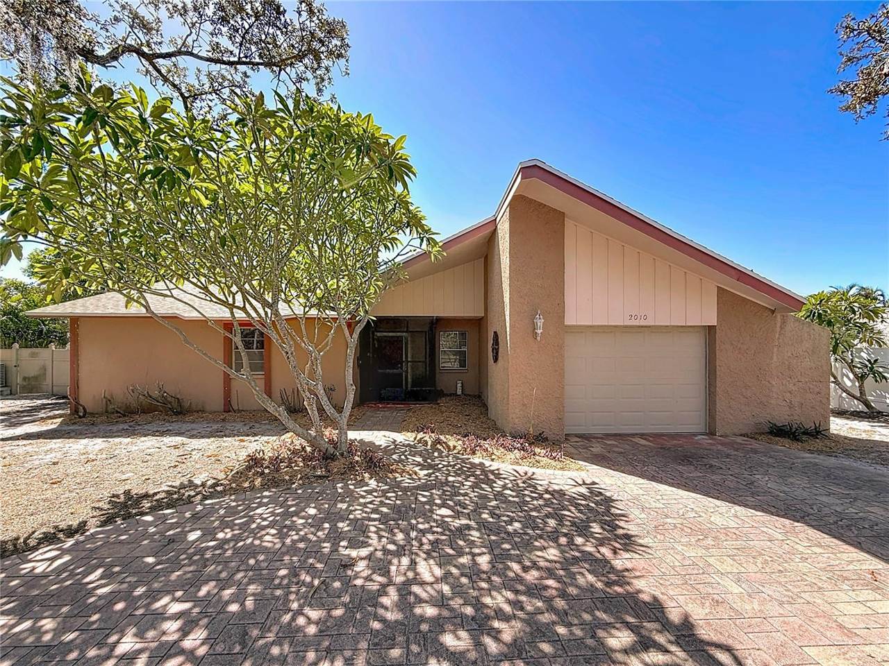 2010 Pinellas Point Drive South, Saint Petersburg, FL 33712