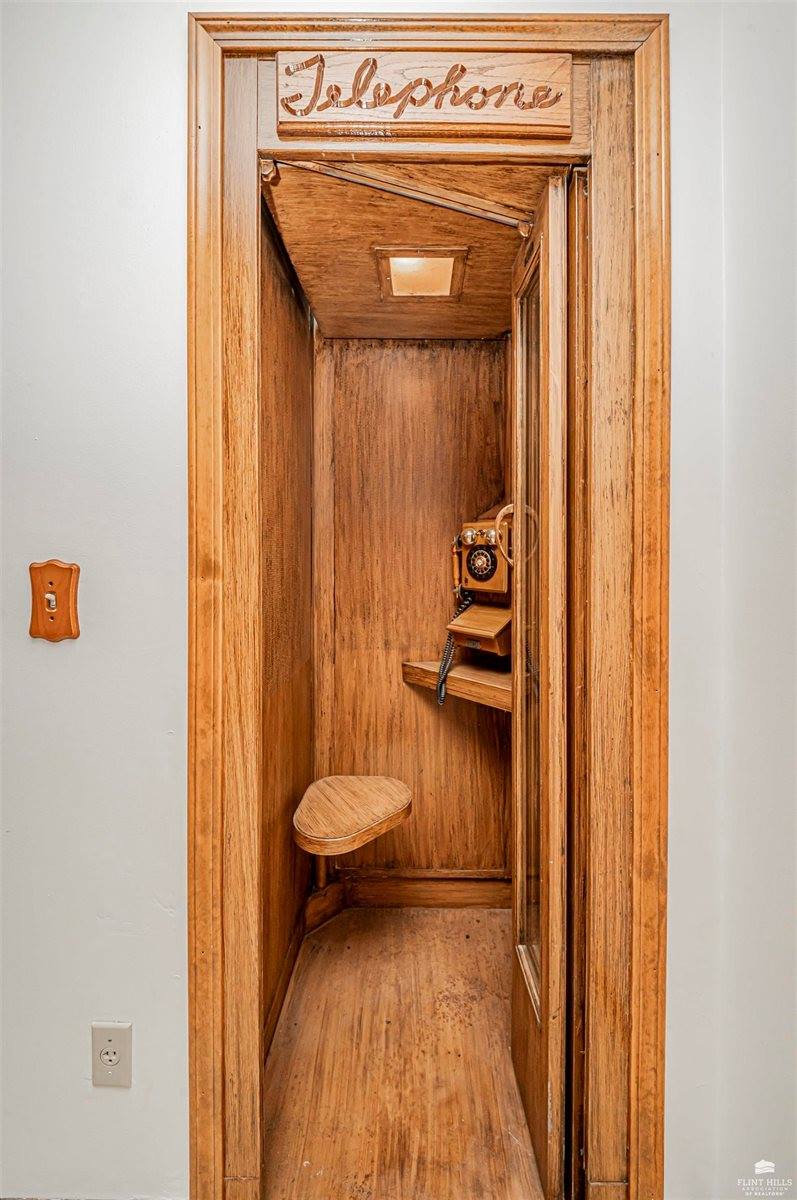 2700 Meadowlark Drive, Milford, KS 66514