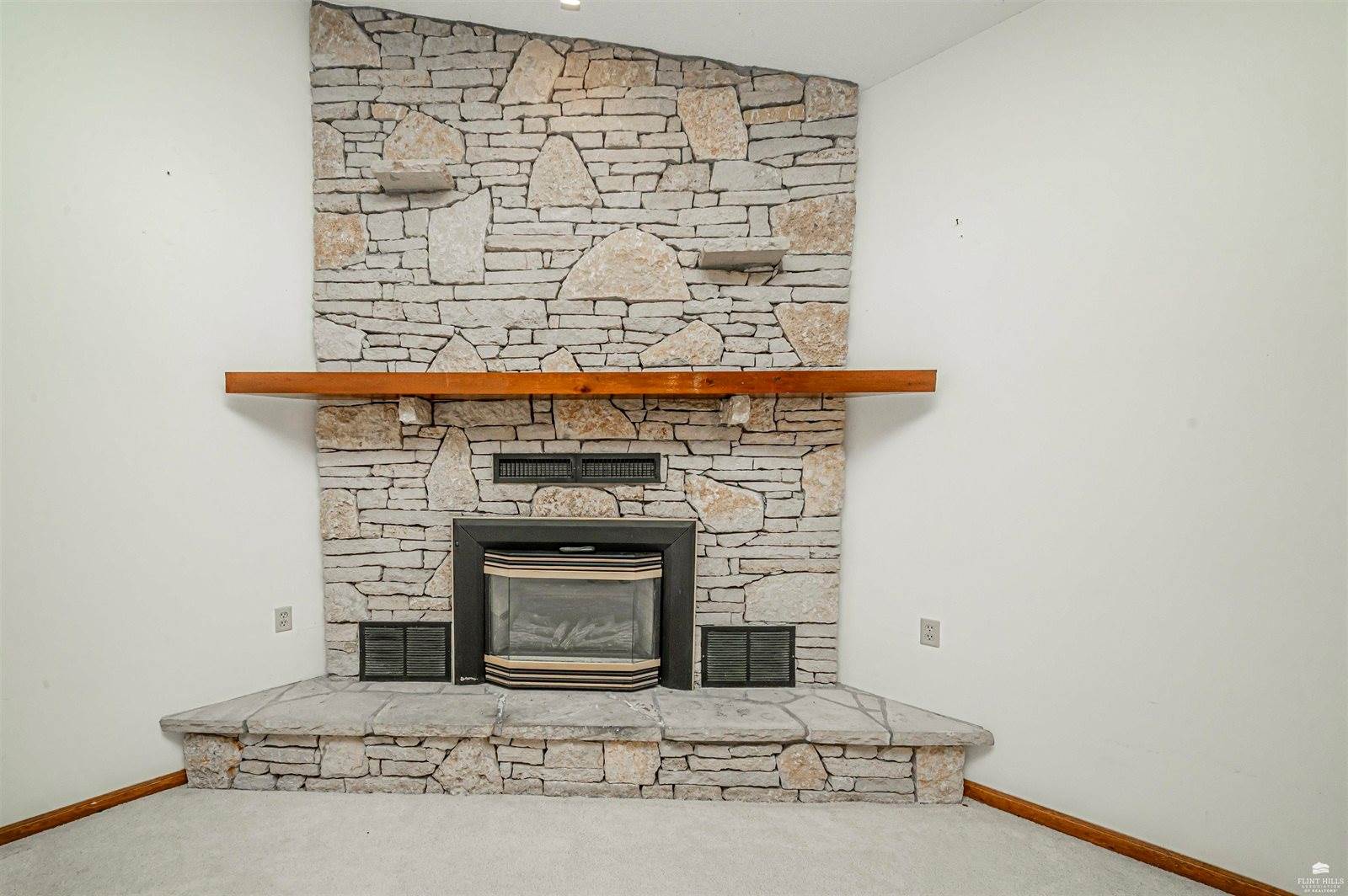 2700 Meadowlark Drive, Milford, KS 66514