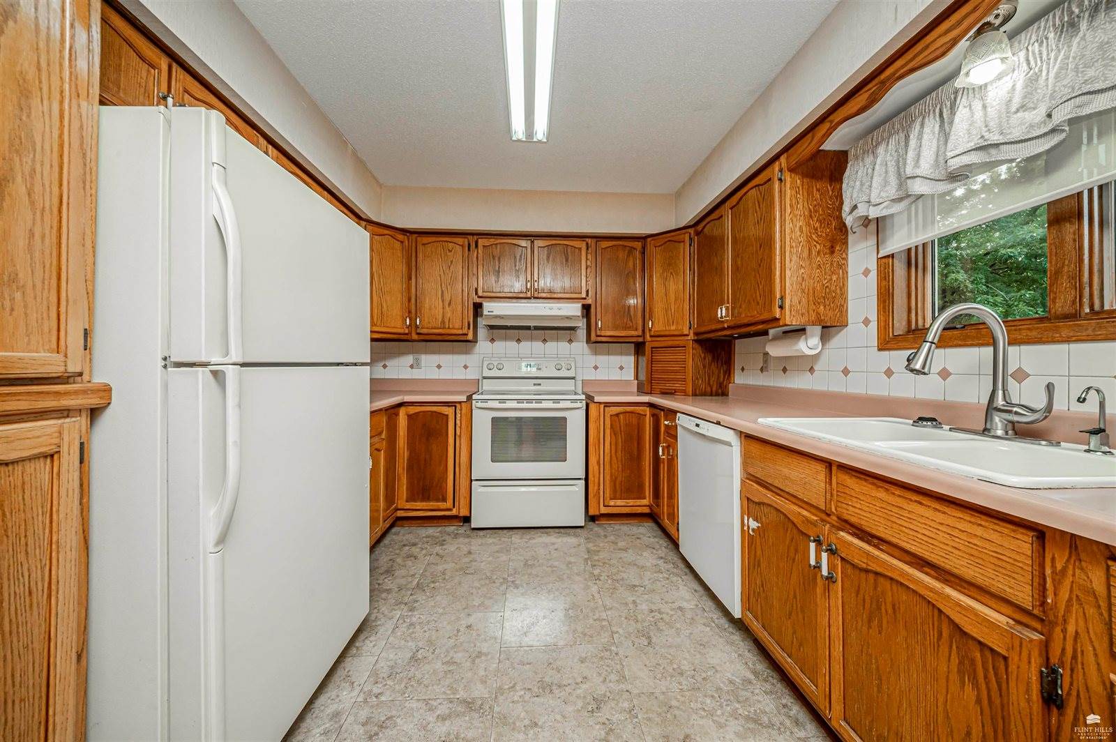 2700 Meadowlark Drive, Milford, KS 66514