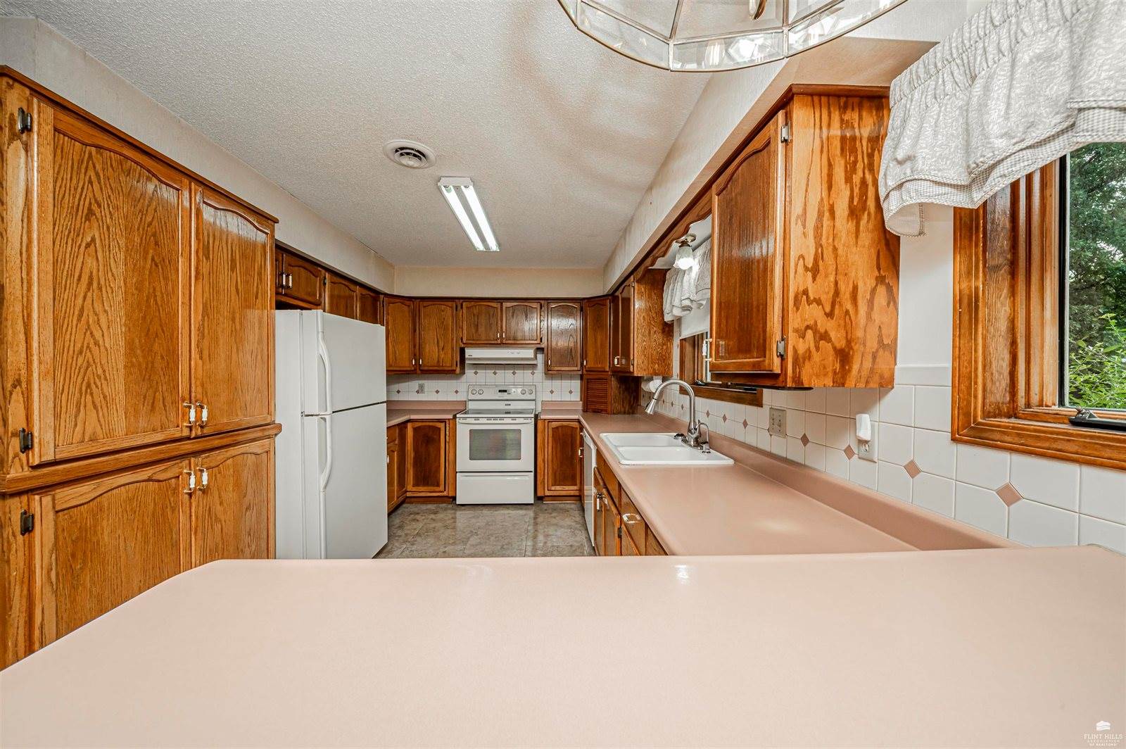 2700 Meadowlark Drive, Milford, KS 66514