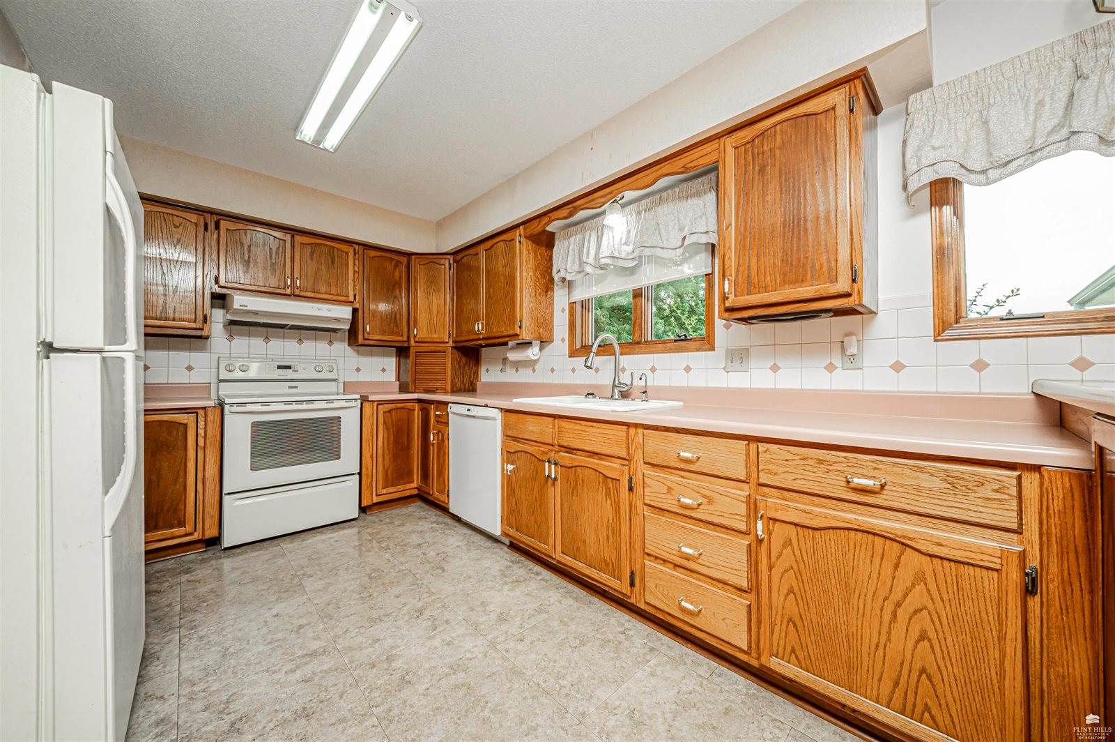 2700 Meadowlark Drive, Milford, KS 66514