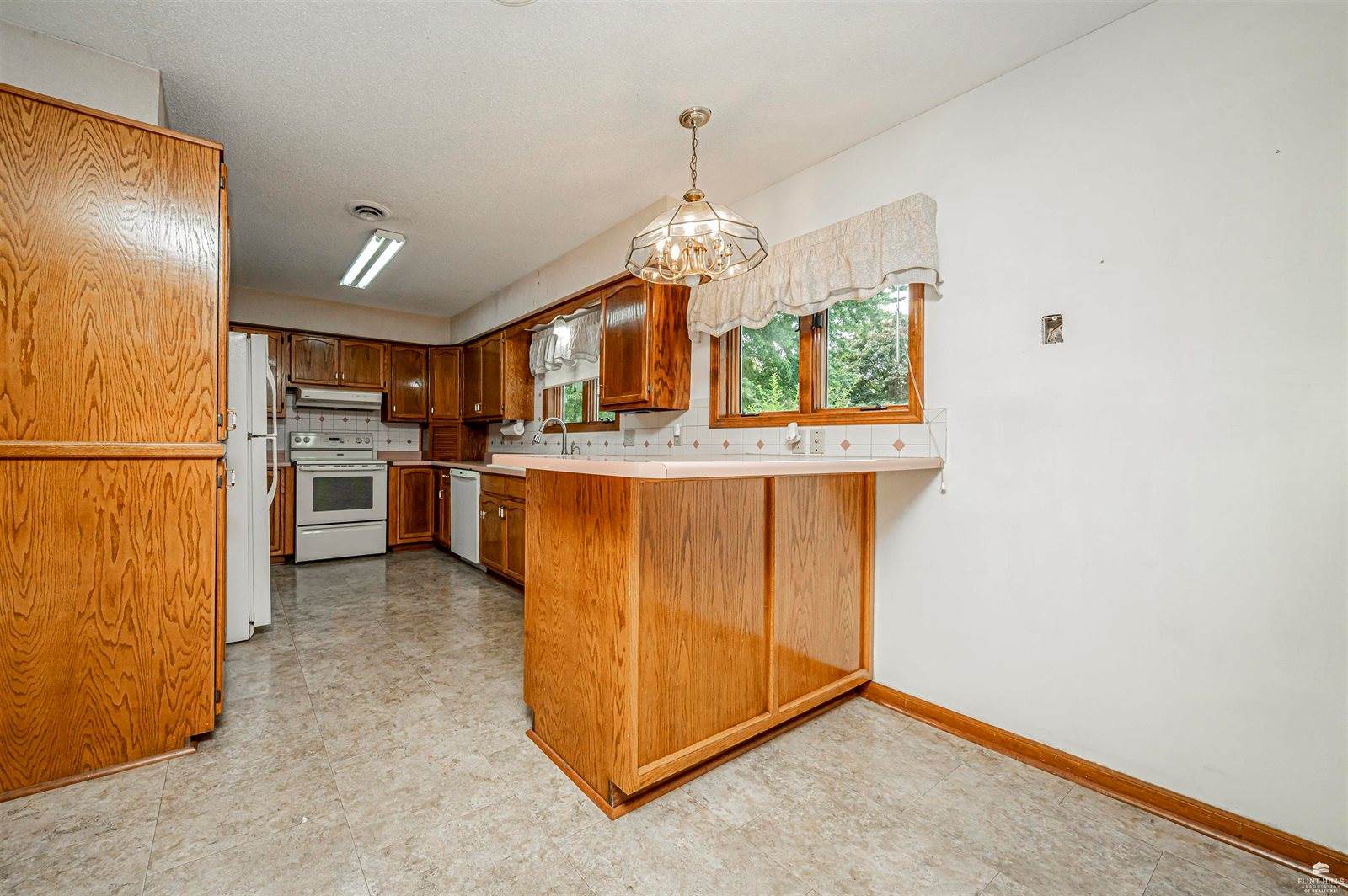 2700 Meadowlark Drive, Milford, KS 66514