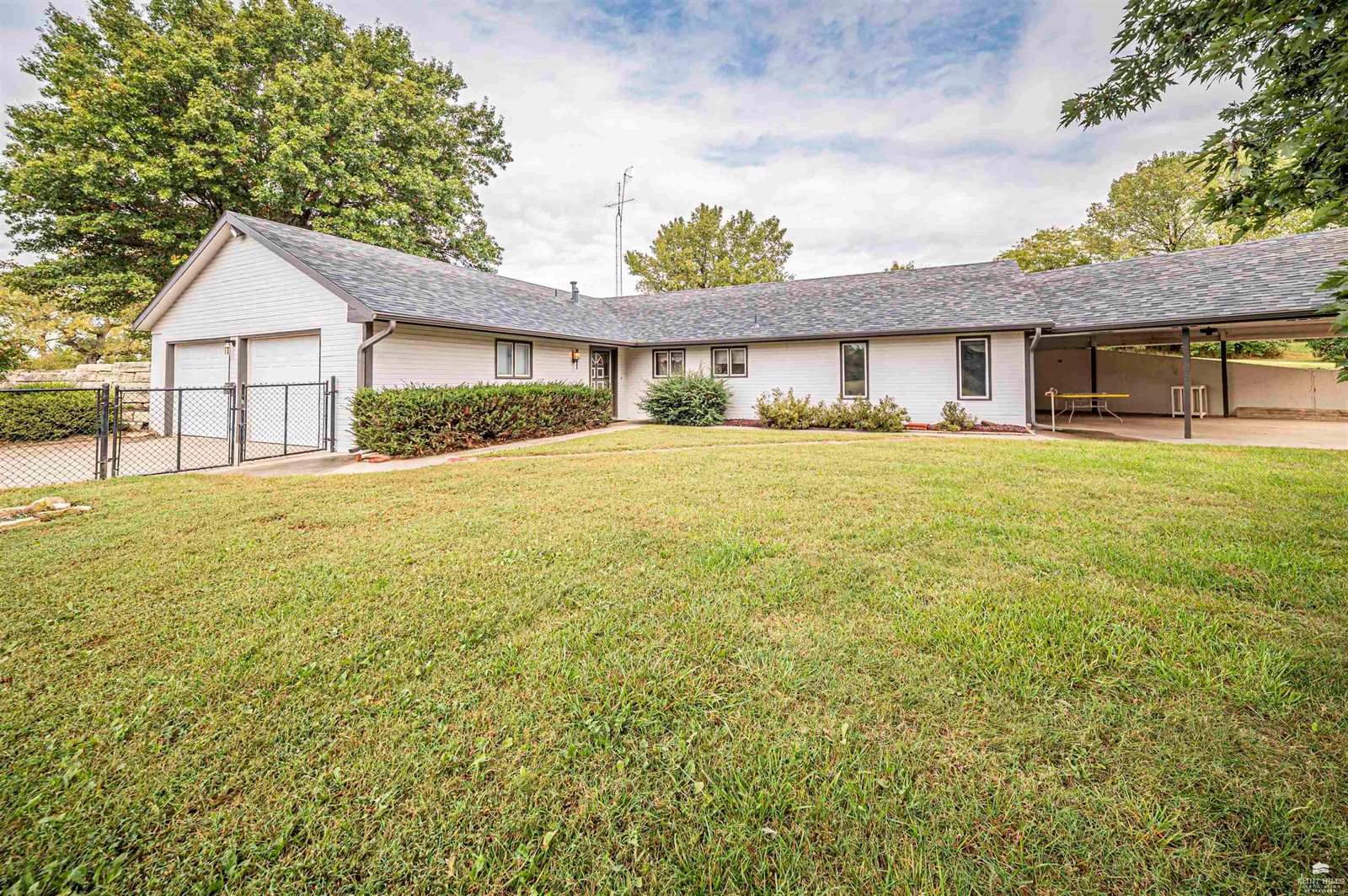 2700 Meadowlark Drive, Milford, KS 66514