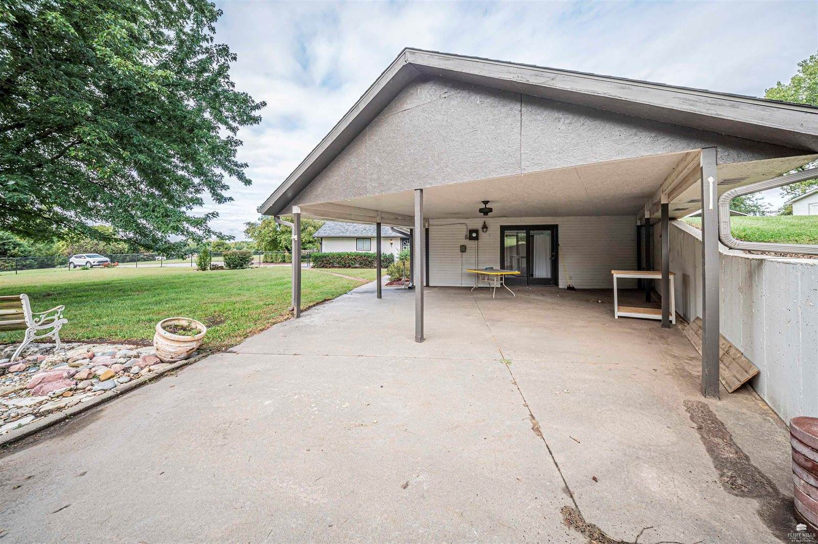 2700 Meadowlark Drive, Milford, KS 66514