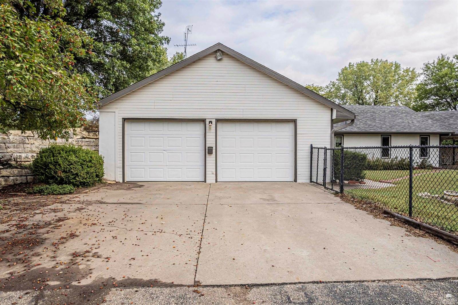 2700 Meadowlark Drive, Milford, KS 66514
