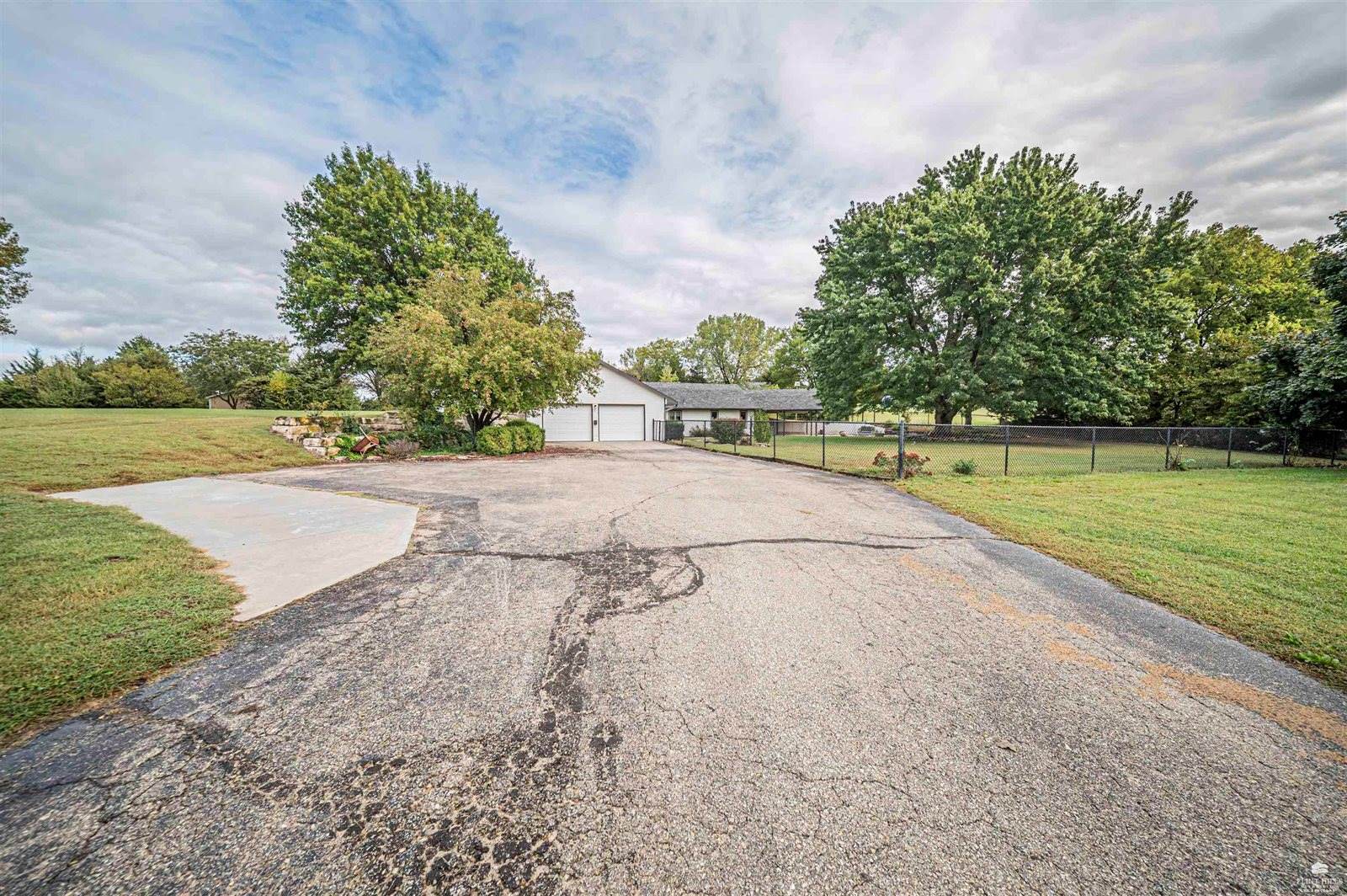 2700 Meadowlark Drive, Milford, KS 66514
