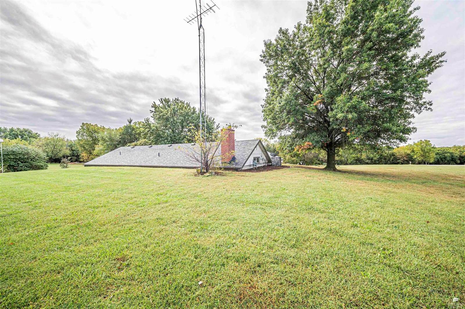 2700 Meadowlark Drive, Milford, KS 66514