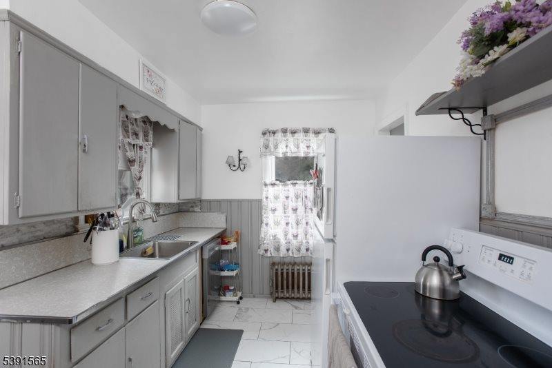 202 Gold St, Green Brook Township, NJ 08812