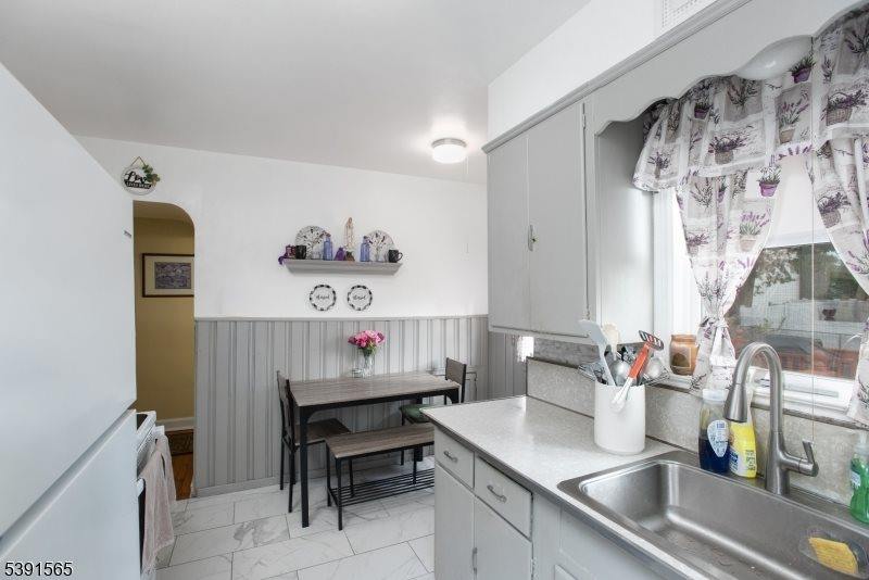 202 Gold St, Green Brook Township, NJ 08812