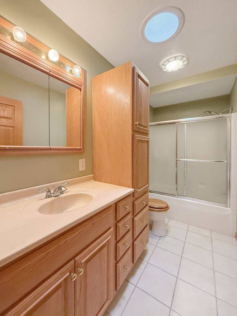 5782 North Brown Road, Dakota, IL 61018