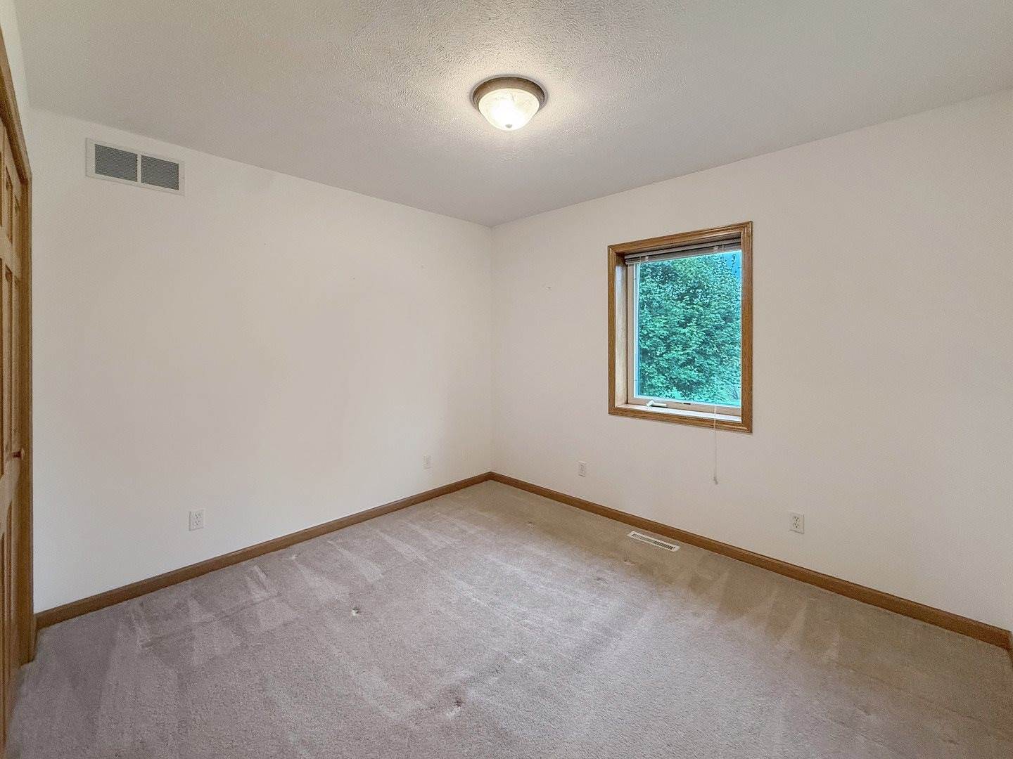 5782 North Brown Road, Dakota, IL 61018