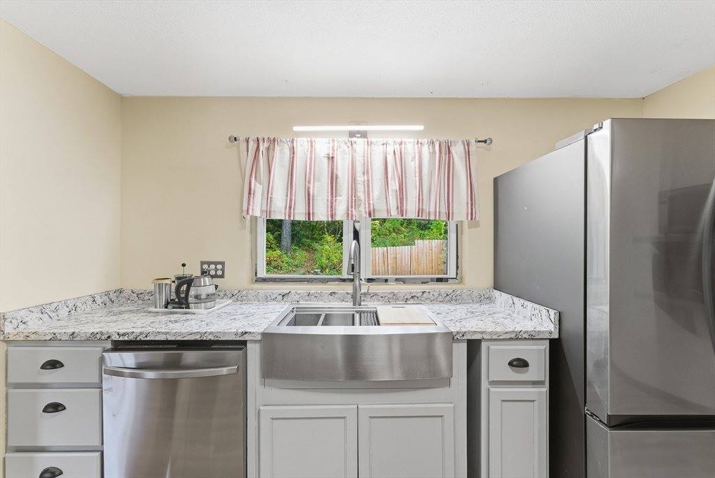 193 Roy St, Springfield, MA 01104