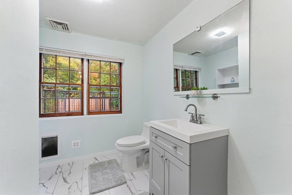 193 Roy St, Springfield, MA 01104