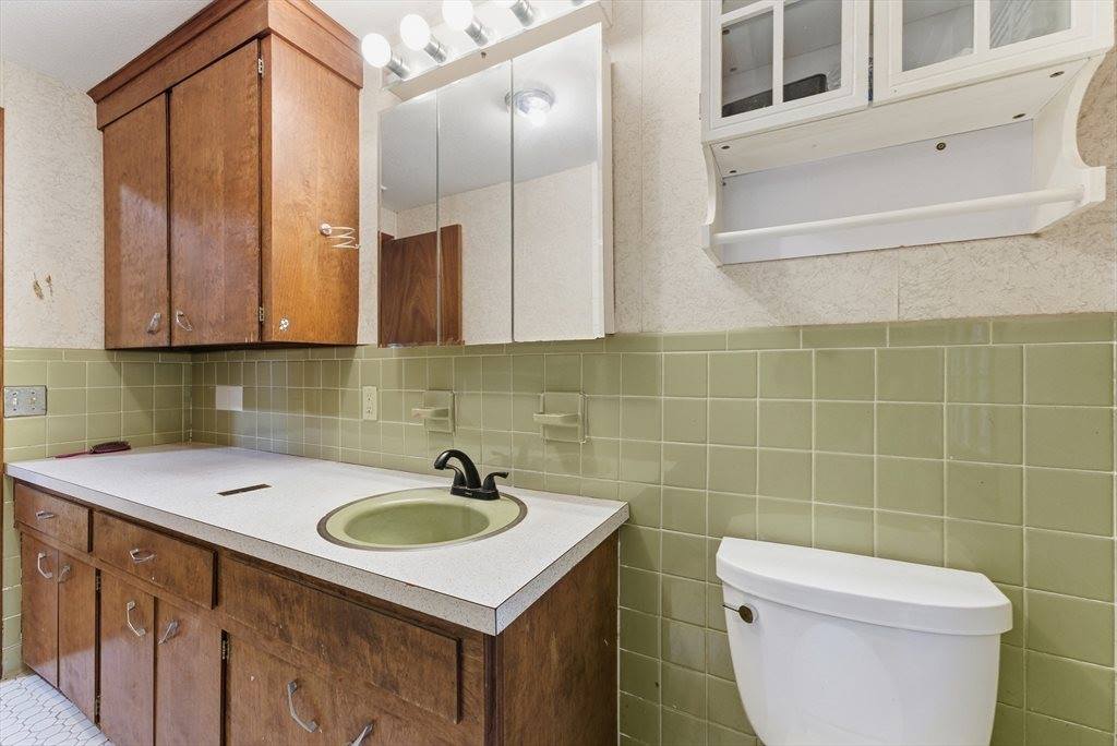 193 Roy St, Springfield, MA 01104