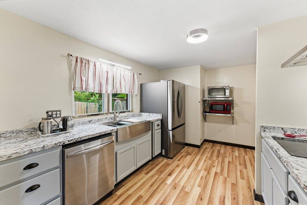 193 Roy St, Springfield, MA 01104