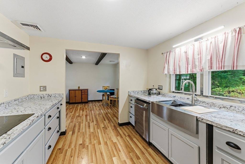 193 Roy St, Springfield, MA 01104