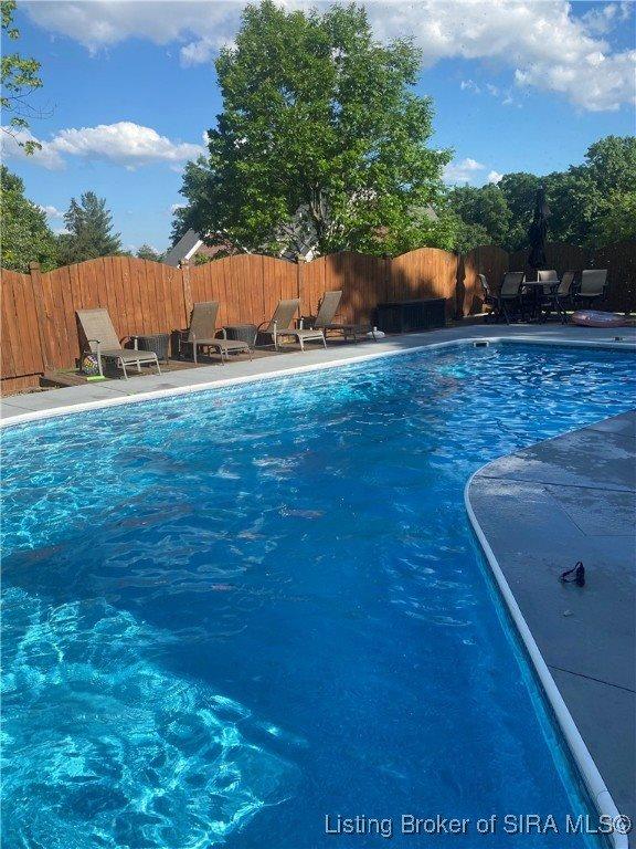 111 Trimingham Road, New Albany, IN 47150