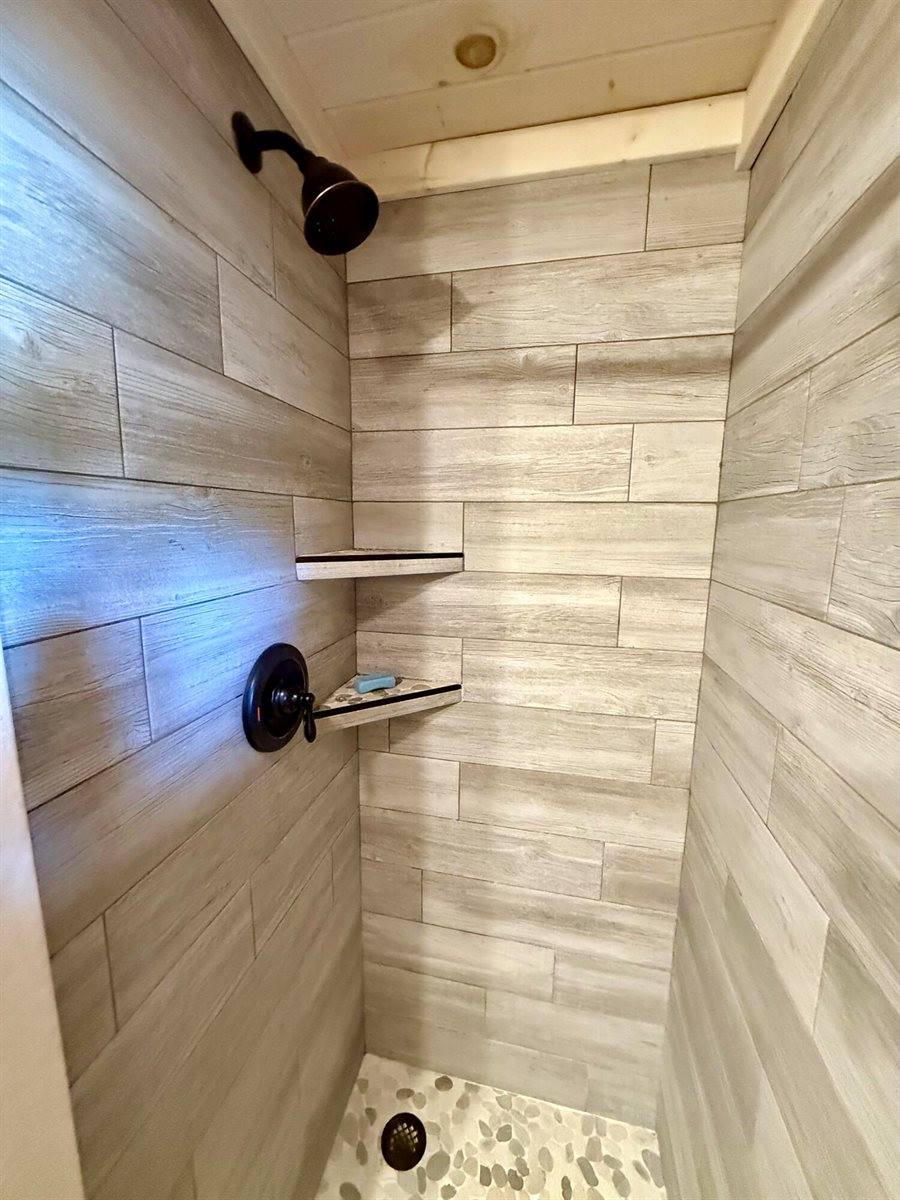 7 Hill Top Road, Guilford, ME 04443