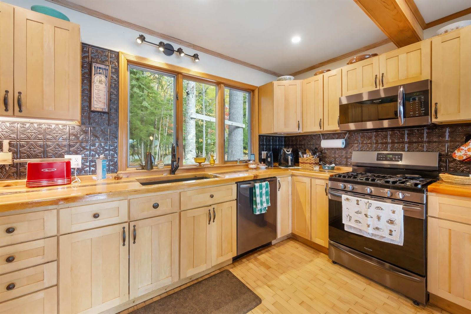 15 Memory Lane, Lincoln, ME 04457