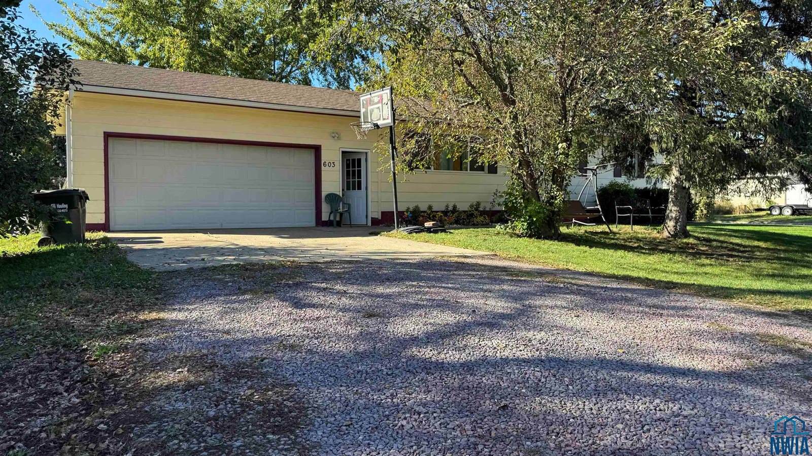 603 S 20th St, Dakota City, NE 68731