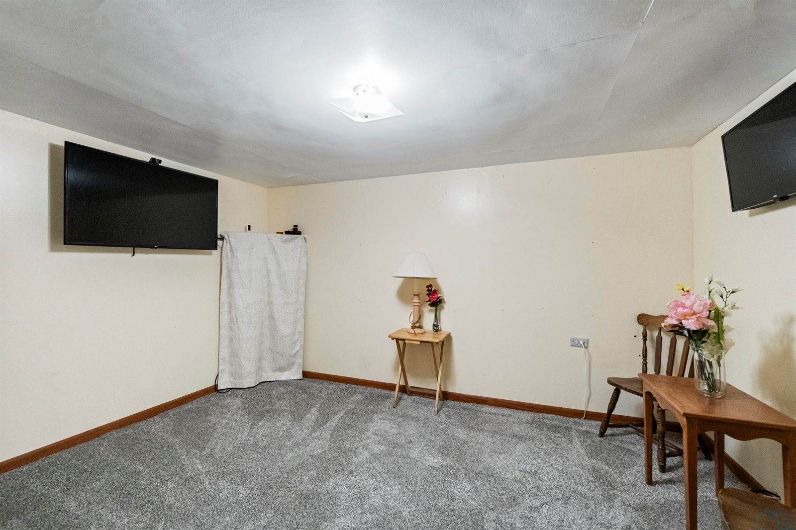 603 S 20th St, Dakota City, NE 68731