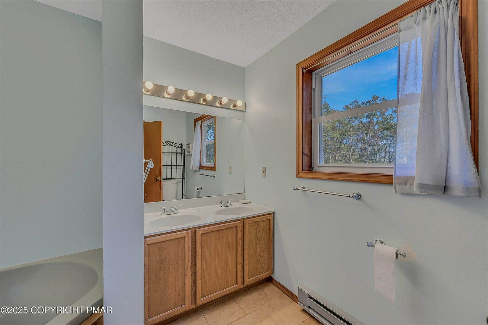 28 Lenape Drive, East Stroudsburg, PA 18302