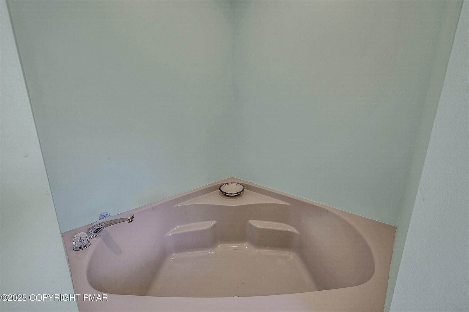 28 Lenape Drive, East Stroudsburg, PA 18302