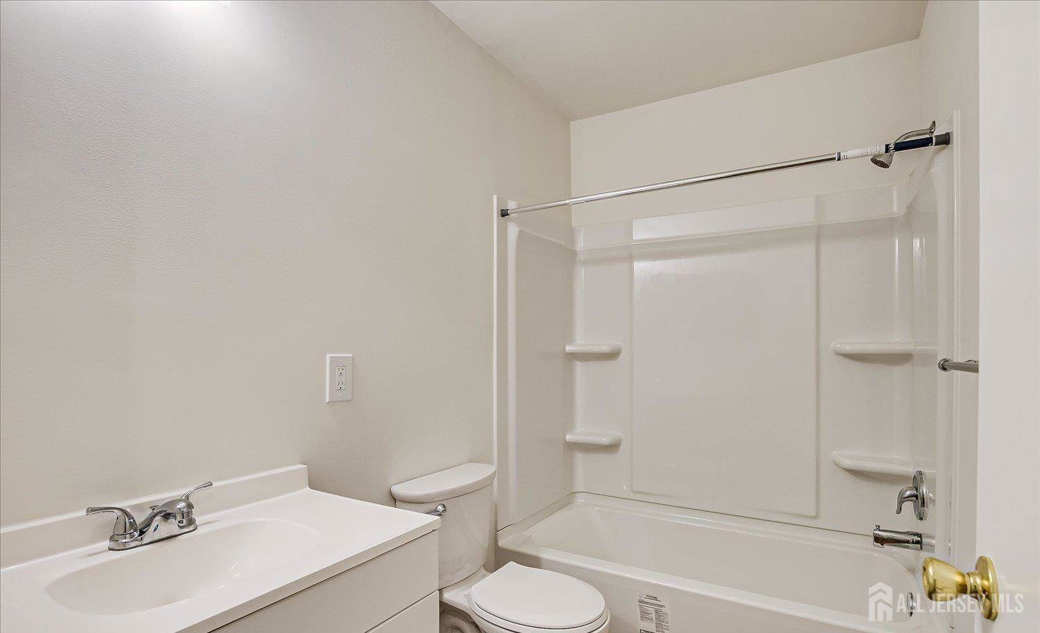 2006 Bayhead Drive, Sayreville, NJ 08859