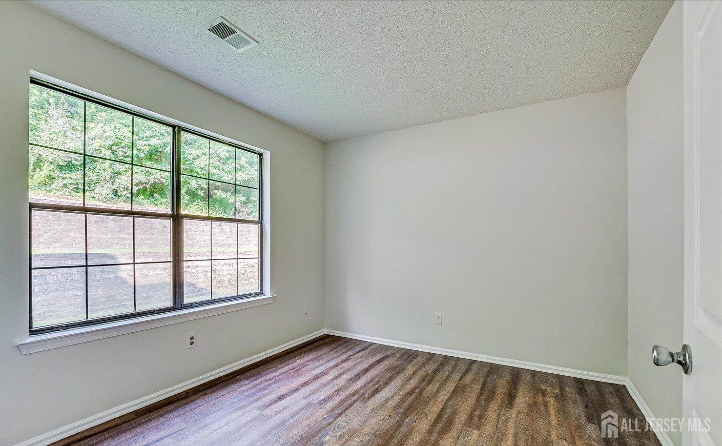 2006 Bayhead Drive, Sayreville, NJ 08859