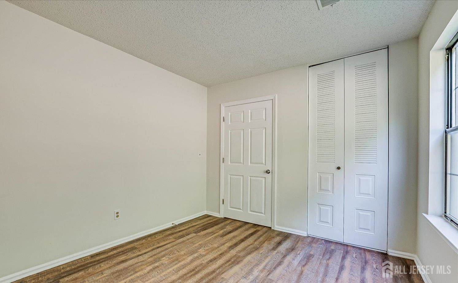 2006 Bayhead Drive, Sayreville, NJ 08859