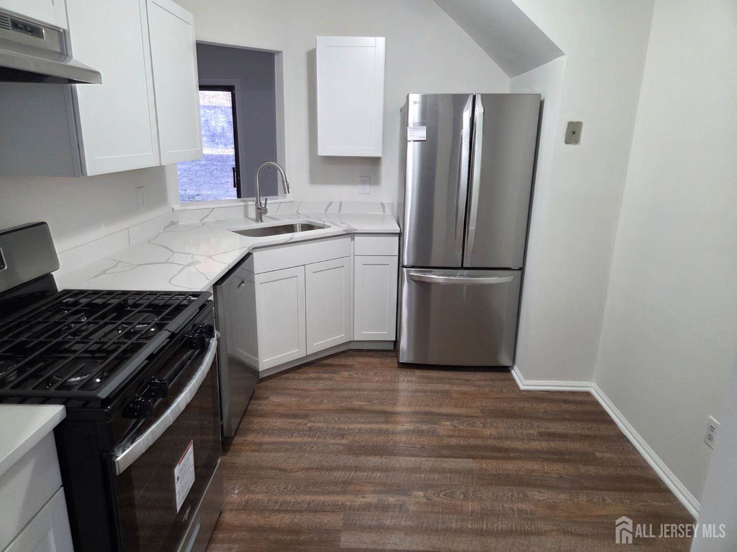 2006 Bayhead Drive, Sayreville, NJ 08859